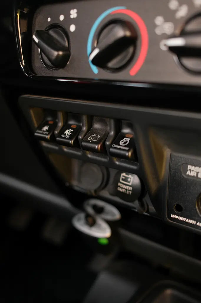 IMMACULATE, FULLY RESTORED, JEEP WRANGLER TJ - Image 13