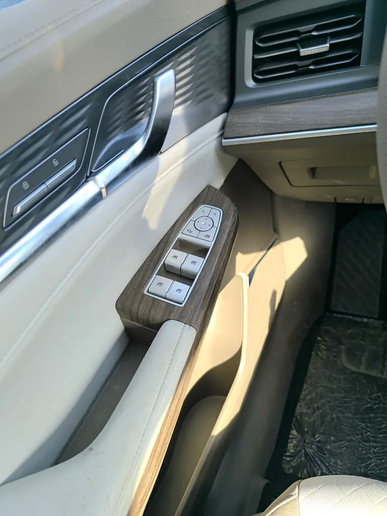MG RX9 2.0L Mid Option 2025 GCC Specs Brand New 7 Seater - Image 9