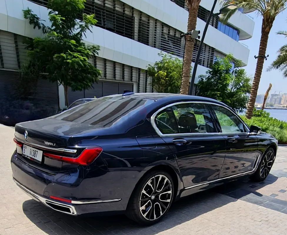 BMW 750Li GCC Top Option Original km - Image 5