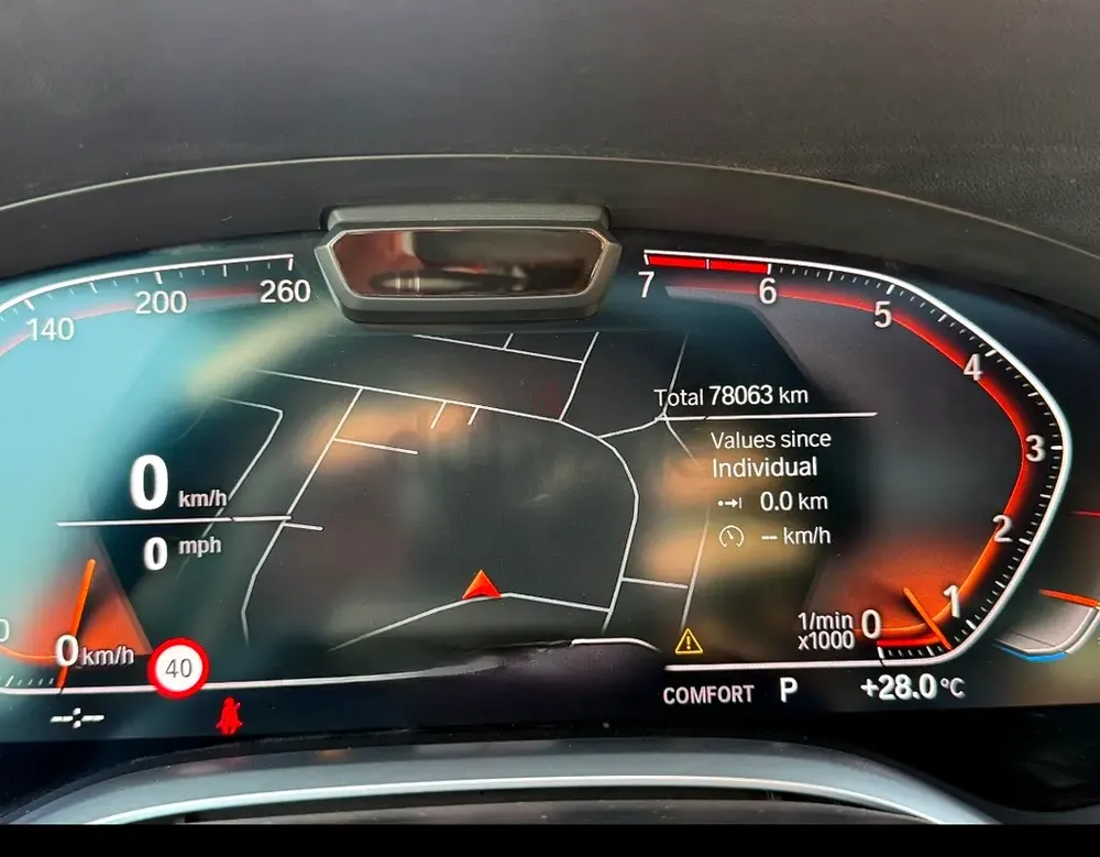 BMW 750Li GCC Top Option Original km - Image 7