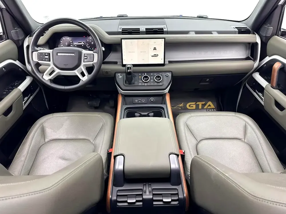 2024 Land Rover Defender 110 SE P300, Sep/2028 Land Rover Warranty, Full Service History, GCC - Image 10
