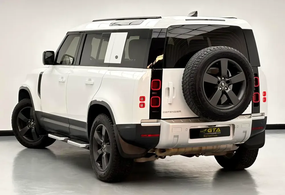 2024 Land Rover Defender 110 SE P300, Sep/2028 Land Rover Warranty, Full Service History, GCC - Image 6