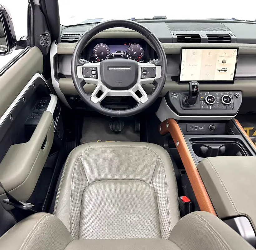 2024 Land Rover Defender 110 SE P300, Sep/2028 Land Rover Warranty, Full Service History, GCC - Image 8