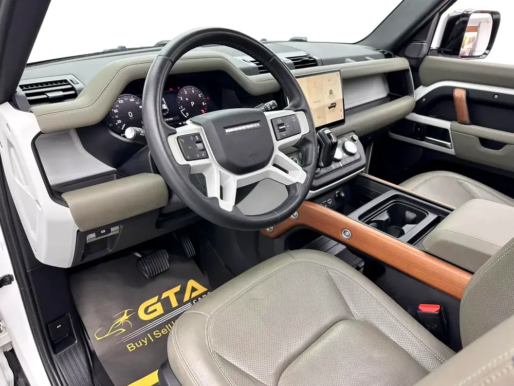 2024 Land Rover Defender 110 SE P300, Sep/2028 Land Rover Warranty, Full Service History, GCC - Image 9