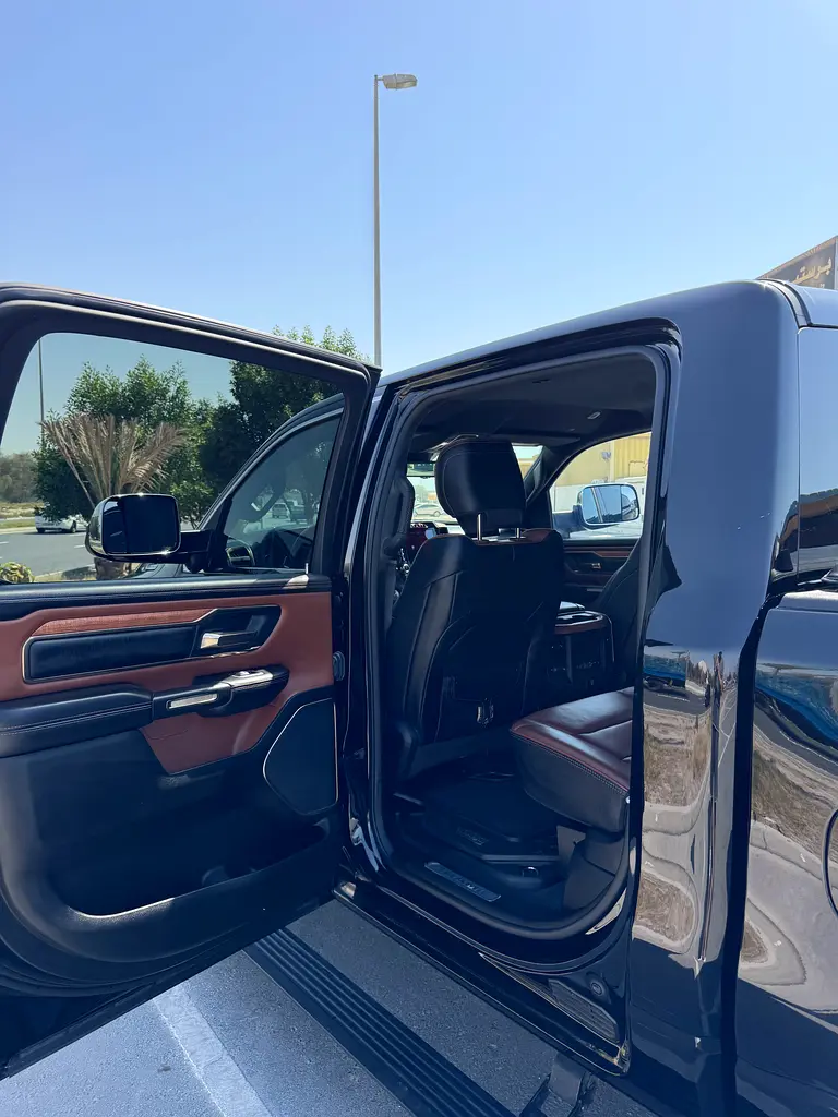 Dodge Ram 1500 Laramie Longhorn — Full Option - Image 6