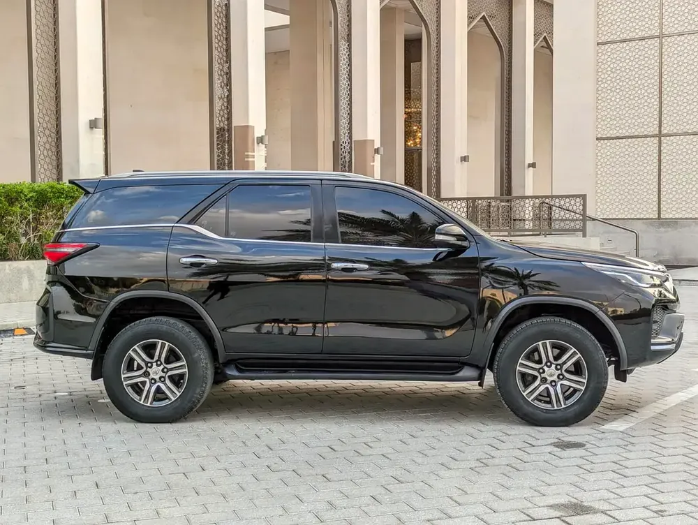 TOYOTA FORTUNER 2017 FACELIFTED 2025 GXR V6 GCC IN PERFECT CONDITION - Image 17