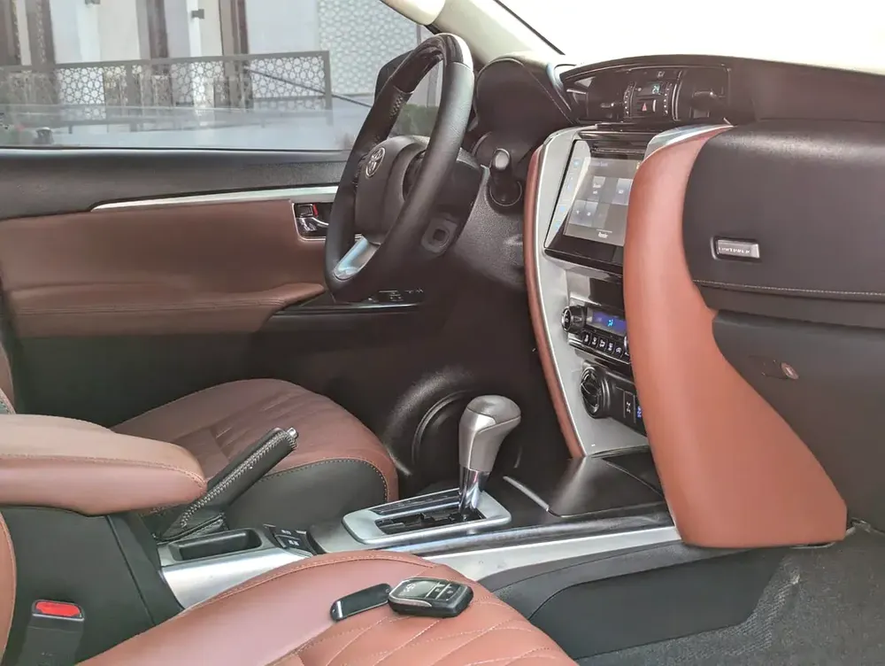 TOYOTA FORTUNER 2017 FACELIFTED 2025 GXR V6 GCC IN PERFECT CONDITION - Image 4