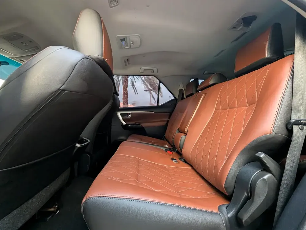 TOYOTA FORTUNER 2017 FACELIFTED 2025 GXR V6 GCC IN PERFECT CONDITION - Image 7