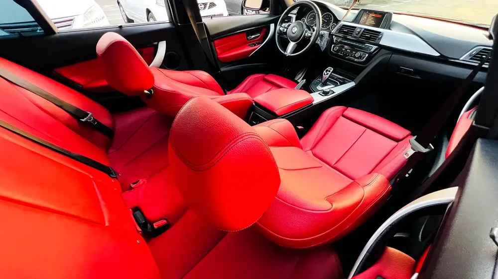 330I GCC SPEC SINGLE OWNER , ACCIDENT FREE FULLY LOADED, 100% BANK LOAN ALSO AVAILABLE - Image 12