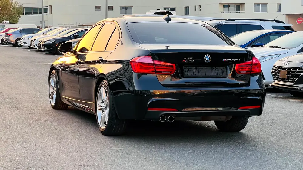 330I GCC SPEC SINGLE OWNER , ACCIDENT FREE FULLY LOADED, 100% BANK LOAN ALSO AVAILABLE - Image 4