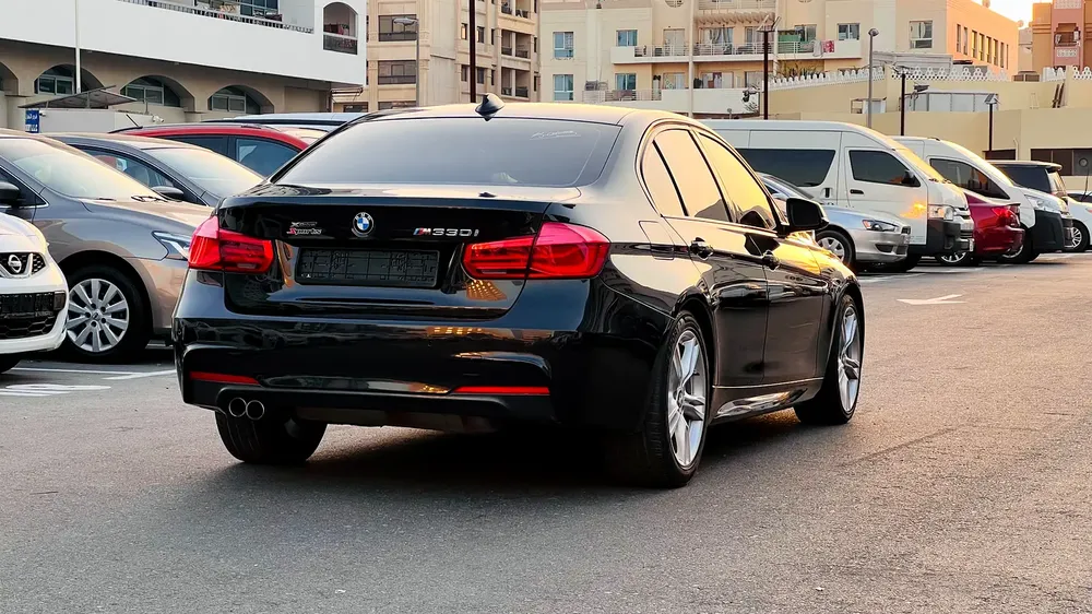 330I GCC SPEC SINGLE OWNER , ACCIDENT FREE FULLY LOADED, 100% BANK LOAN ALSO AVAILABLE - Image 6