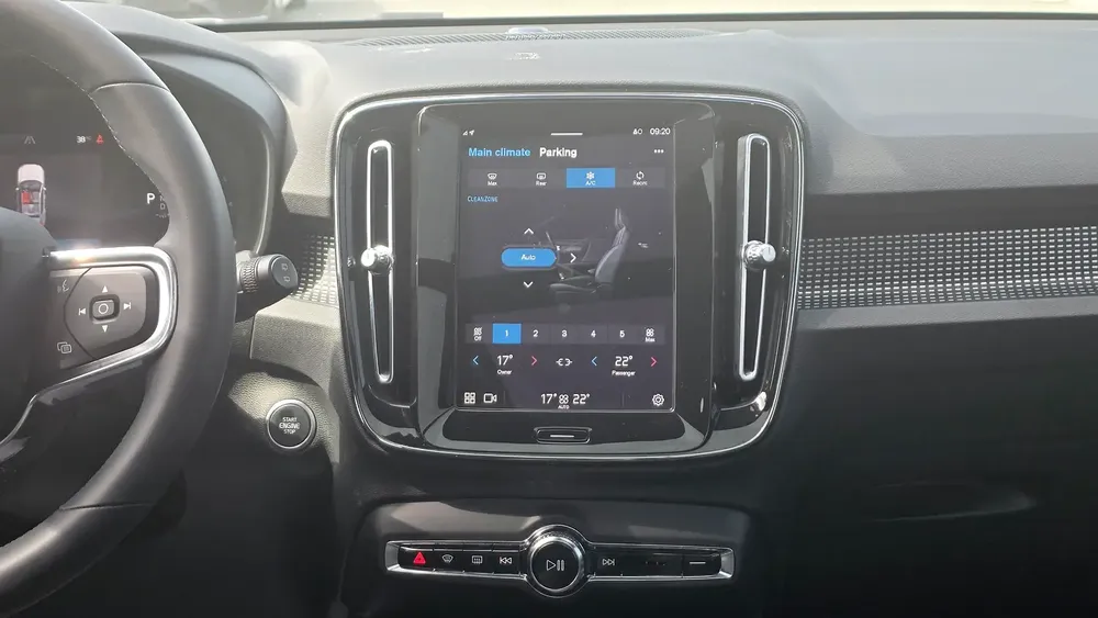 2024 VOLVO XC40 B4 ULTIMATE | AL FUTTAIM WARRANTY | GCC SPEC | 30,797 KM DRIVEN - Image 10