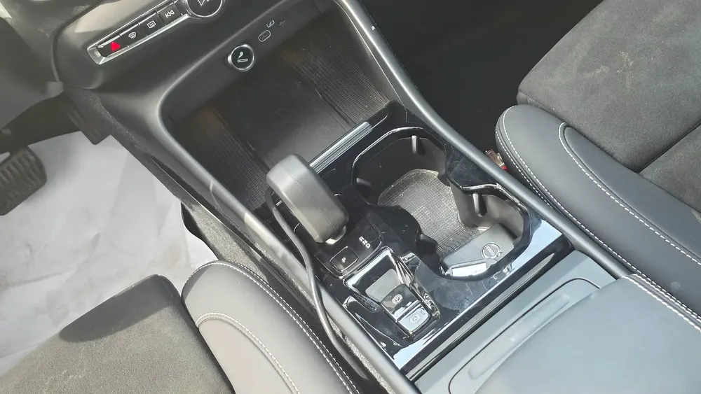 2024 VOLVO XC40 B4 ULTIMATE | AL FUTTAIM WARRANTY | GCC SPEC | 30,797 KM DRIVEN - Image 11
