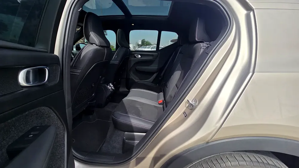 2024 VOLVO XC40 B4 ULTIMATE | AL FUTTAIM WARRANTY | GCC SPEC | 30,797 KM DRIVEN - Image 13
