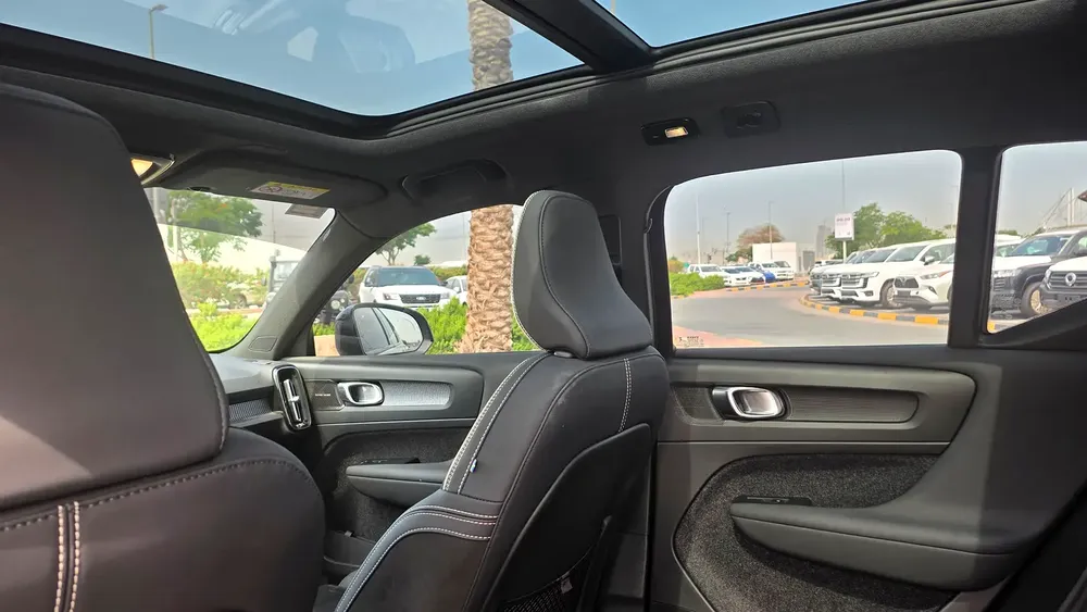 2024 VOLVO XC40 B4 ULTIMATE | AL FUTTAIM WARRANTY | GCC SPEC | 30,797 KM DRIVEN - Image 14