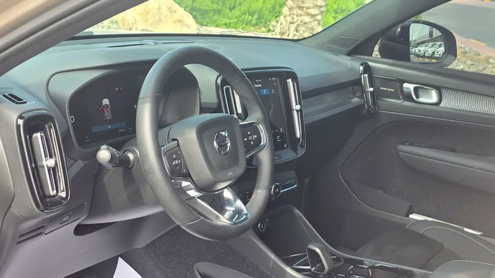 2024 VOLVO XC40 B4 ULTIMATE | AL FUTTAIM WARRANTY | GCC SPEC | 30,797 KM DRIVEN - Image 5