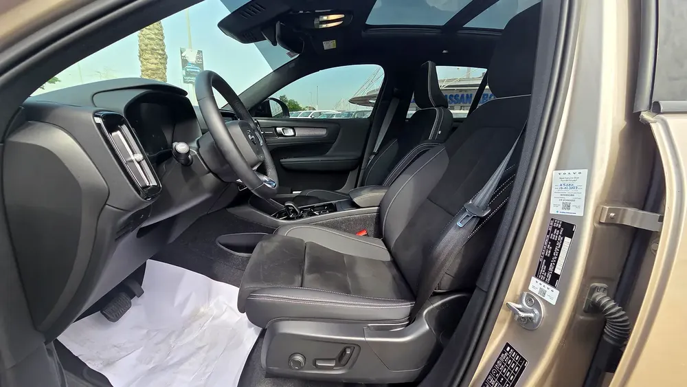 2024 VOLVO XC40 B4 ULTIMATE | AL FUTTAIM WARRANTY | GCC SPEC | 30,797 KM DRIVEN - Image 6