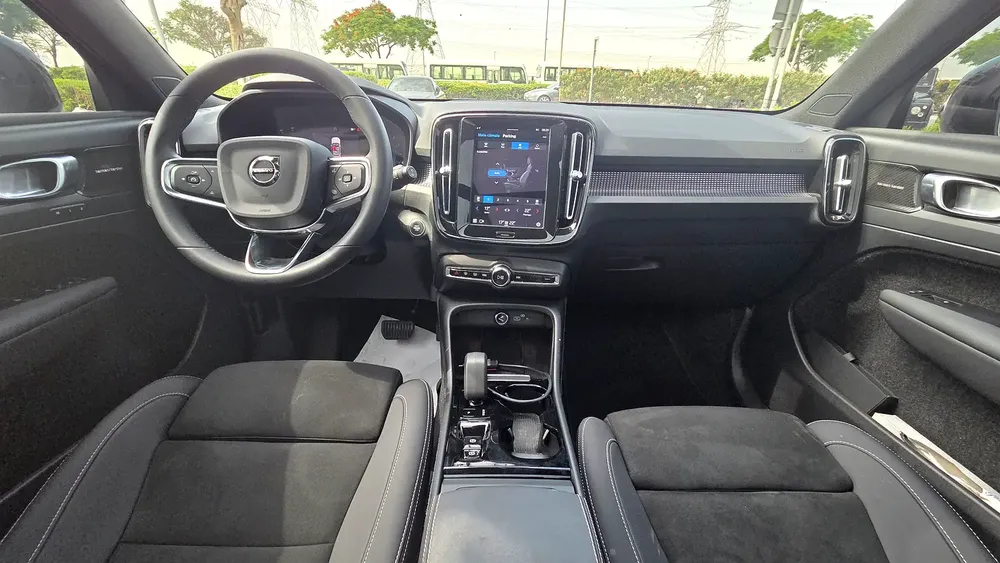 2024 VOLVO XC40 B4 ULTIMATE | AL FUTTAIM WARRANTY | GCC SPEC | 30,797 KM DRIVEN - Image 7