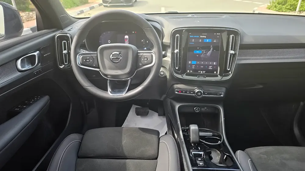 2024 VOLVO XC40 B4 ULTIMATE | AL FUTTAIM WARRANTY | GCC SPEC | 30,797 KM DRIVEN - Image 8