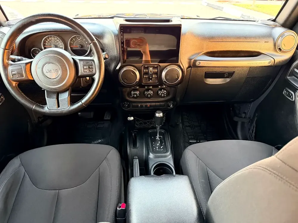 JEEP WRANGLER SPORT FULL OPTION GCC SPECS SINCE OWNER ORGINAL PAINT - Image 11