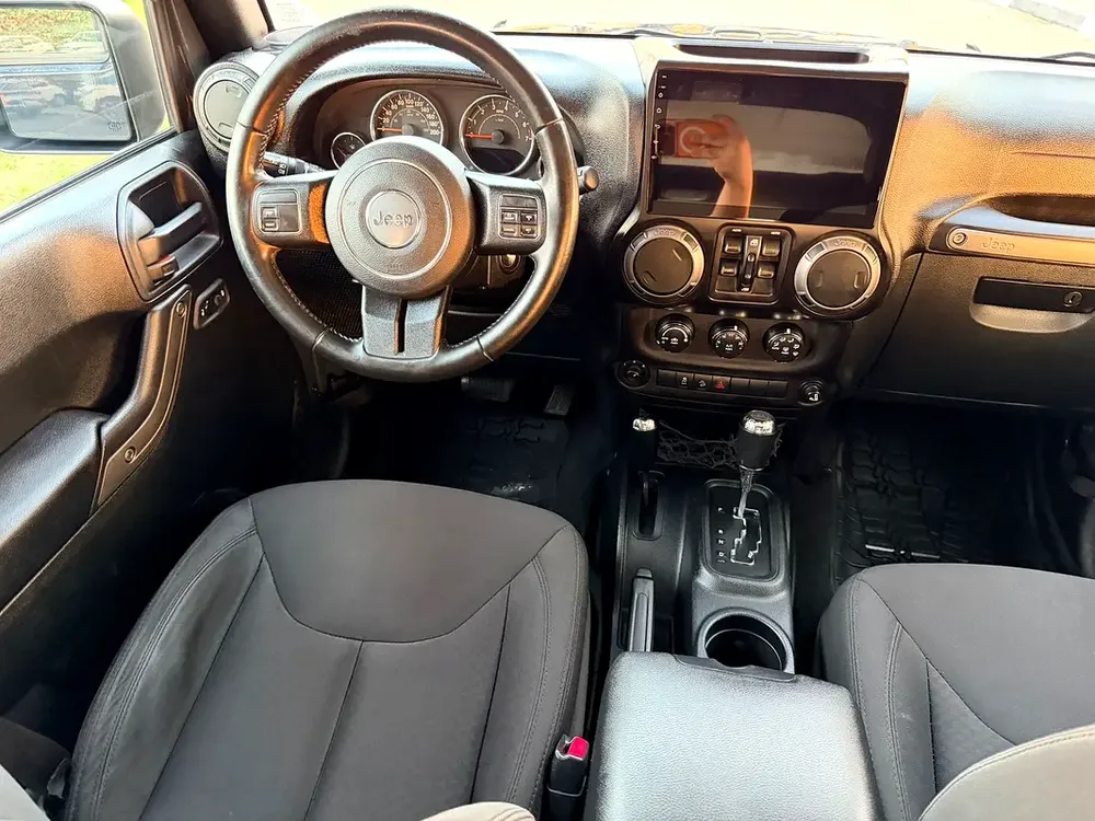 JEEP WRANGLER SPORT FULL OPTION GCC SPECS SINCE OWNER ORGINAL PAINT - Image 13