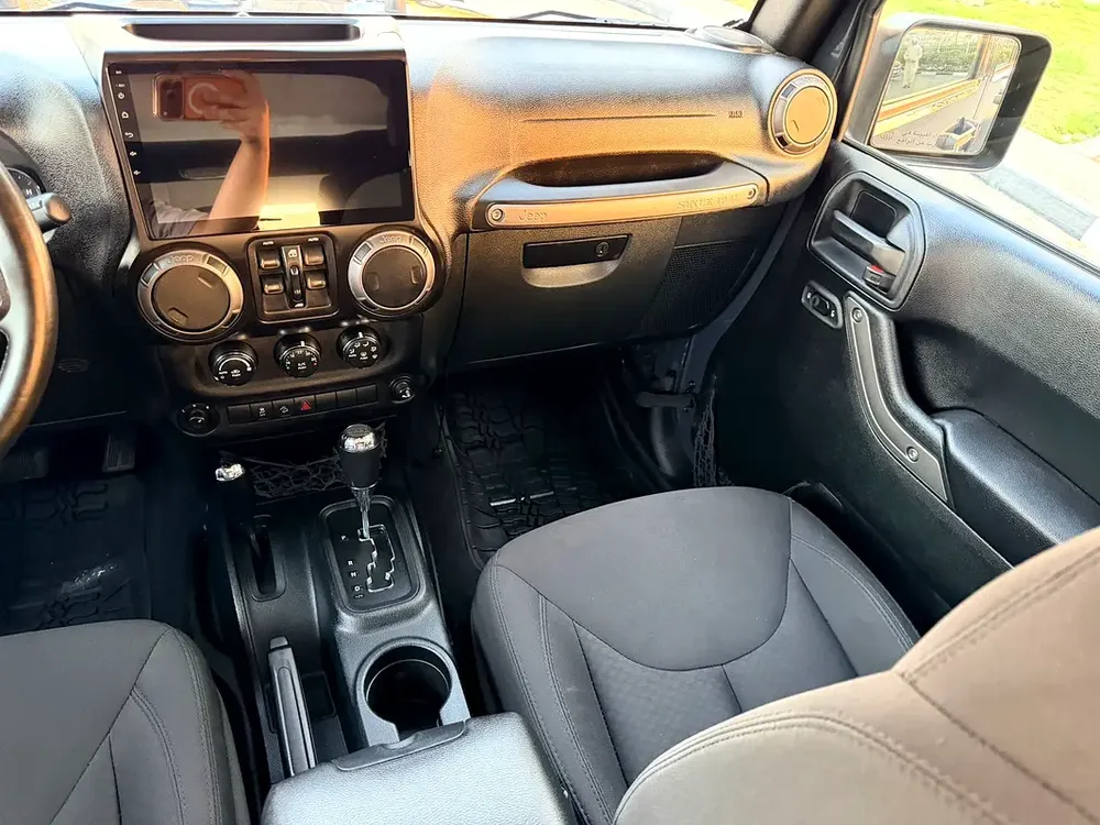 JEEP WRANGLER SPORT FULL OPTION GCC SPECS SINCE OWNER ORGINAL PAINT - Image 14