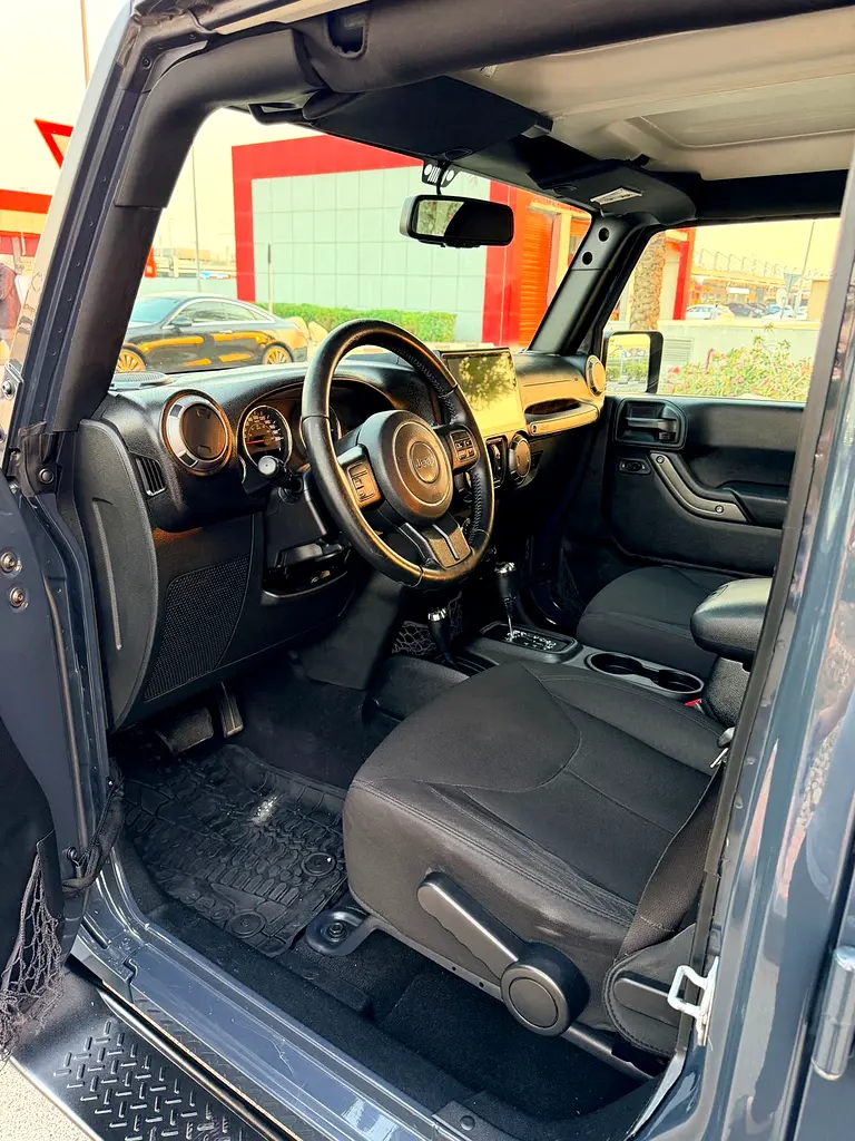 JEEP WRANGLER SPORT FULL OPTION GCC SPECS SINCE OWNER ORGINAL PAINT - Image 15