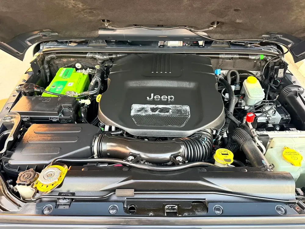 JEEP WRANGLER SPORT FULL OPTION GCC SPECS SINCE OWNER ORGINAL PAINT - Image 19