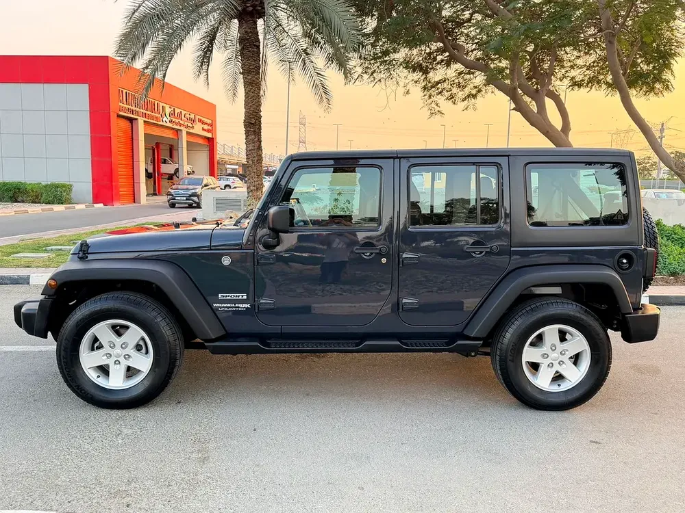 JEEP WRANGLER SPORT FULL OPTION GCC SPECS SINCE OWNER ORGINAL PAINT - Image 5