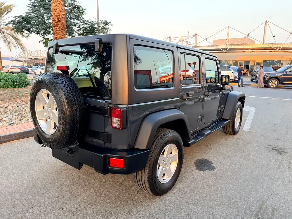 JEEP WRANGLER SPORT FULL OPTION GCC SPECS SINCE OWNER ORGINAL PAINT - Image 6