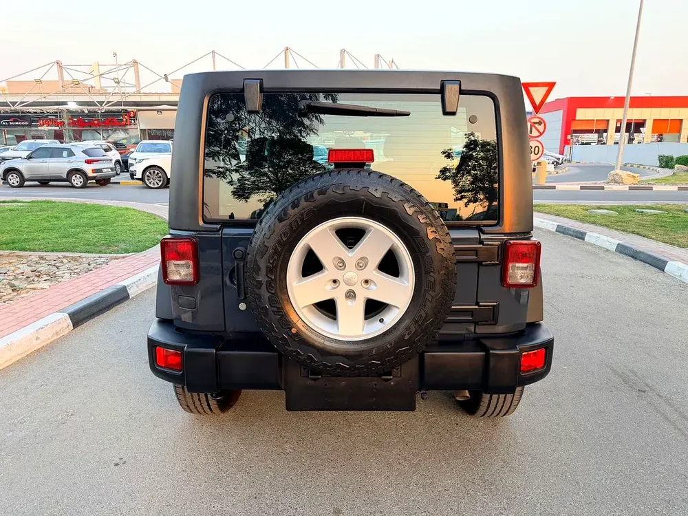 JEEP WRANGLER SPORT FULL OPTION GCC SPECS SINCE OWNER ORGINAL PAINT - Image 7