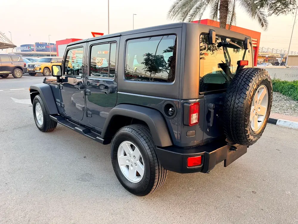 JEEP WRANGLER SPORT FULL OPTION GCC SPECS SINCE OWNER ORGINAL PAINT - Image 8