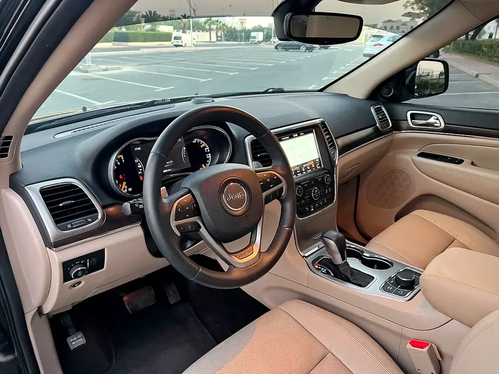 Jeep Grand Cherokee Limited V6 3.6L 2018, GCC Specs, Excellent Condition, Original Paint, 2 Keys - Image 10