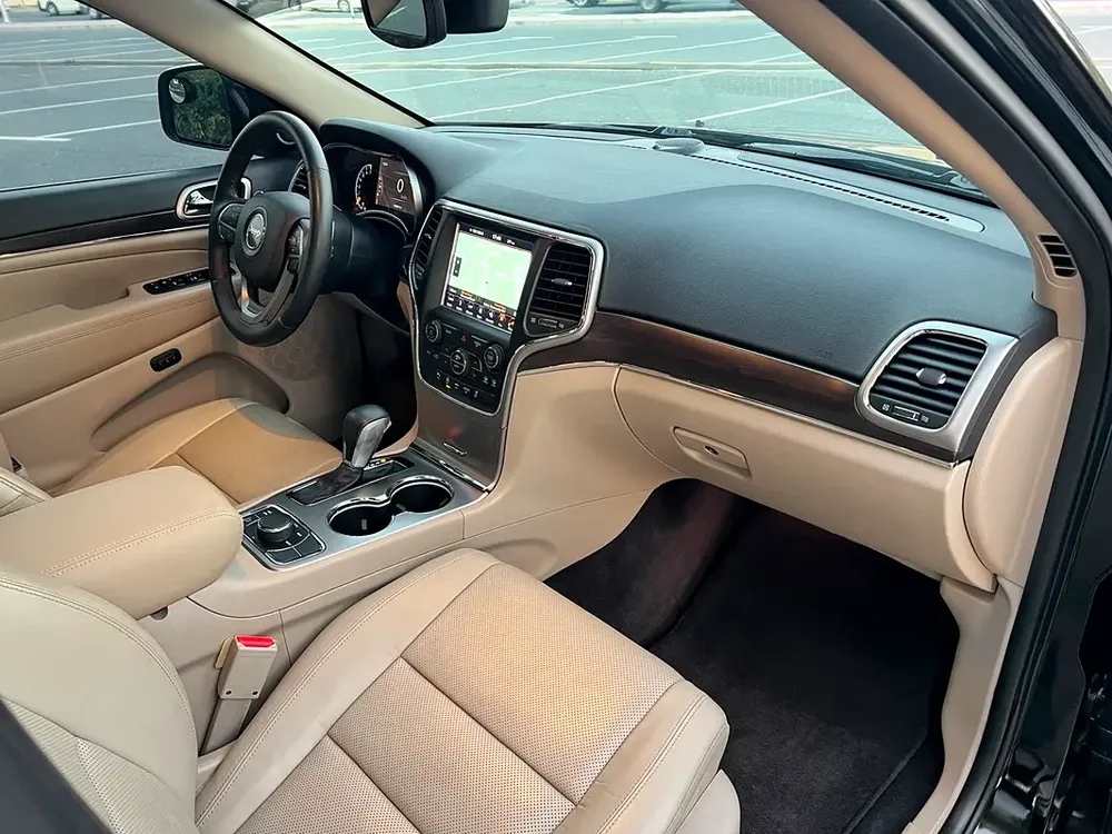 Jeep Grand Cherokee Limited V6 3.6L 2018, GCC Specs, Excellent Condition, Original Paint, 2 Keys - Image 11