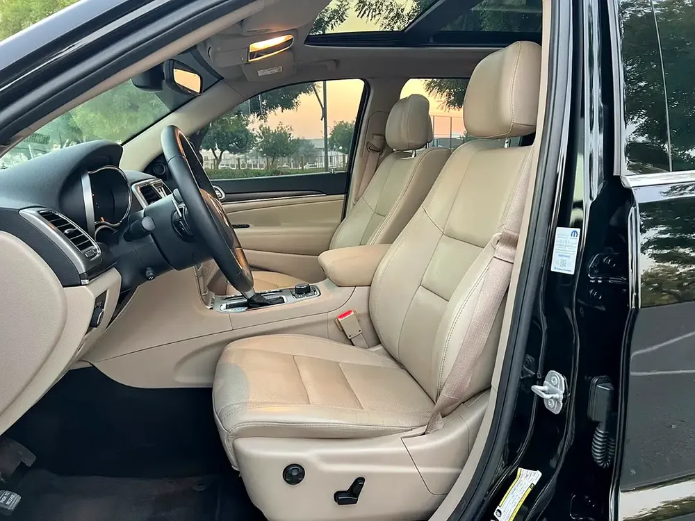 Jeep Grand Cherokee Limited V6 3.6L 2018, GCC Specs, Excellent Condition, Original Paint, 2 Keys - Image 12