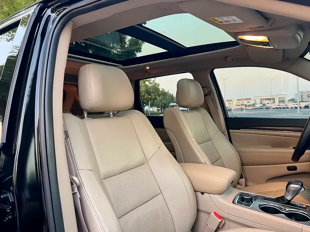 Jeep Grand Cherokee Limited V6 3.6L 2018, GCC Specs, Excellent Condition, Original Paint, 2 Keys - Image 13