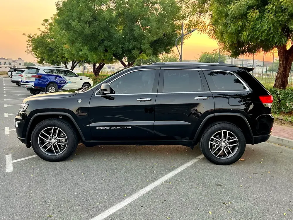 Jeep Grand Cherokee Limited V6 3.6L 2018, GCC Specs, Excellent Condition, Original Paint, 2 Keys - Image 4