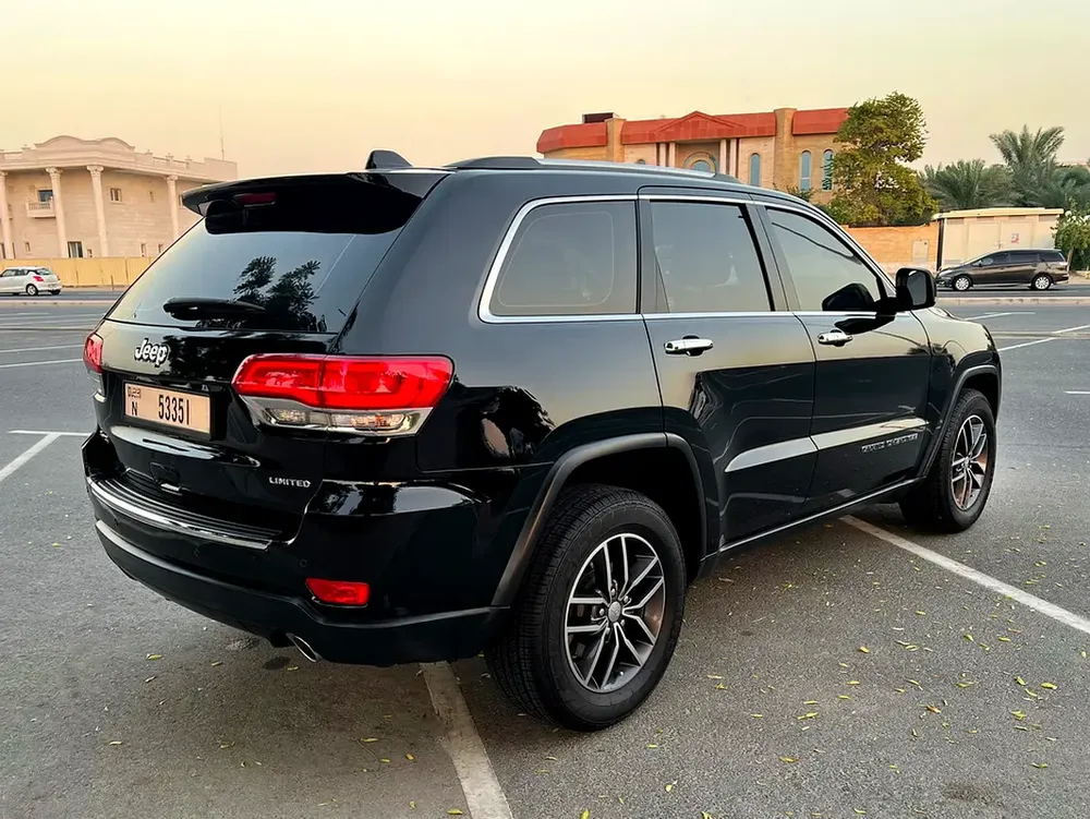 Jeep Grand Cherokee Limited V6 3.6L 2018, GCC Specs, Excellent Condition, Original Paint, 2 Keys - Image 5