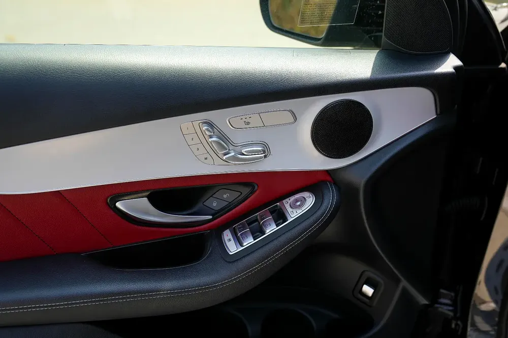 Mercedes-Benz GLC 300 4MATIC 2020 - American Specs - Image 11