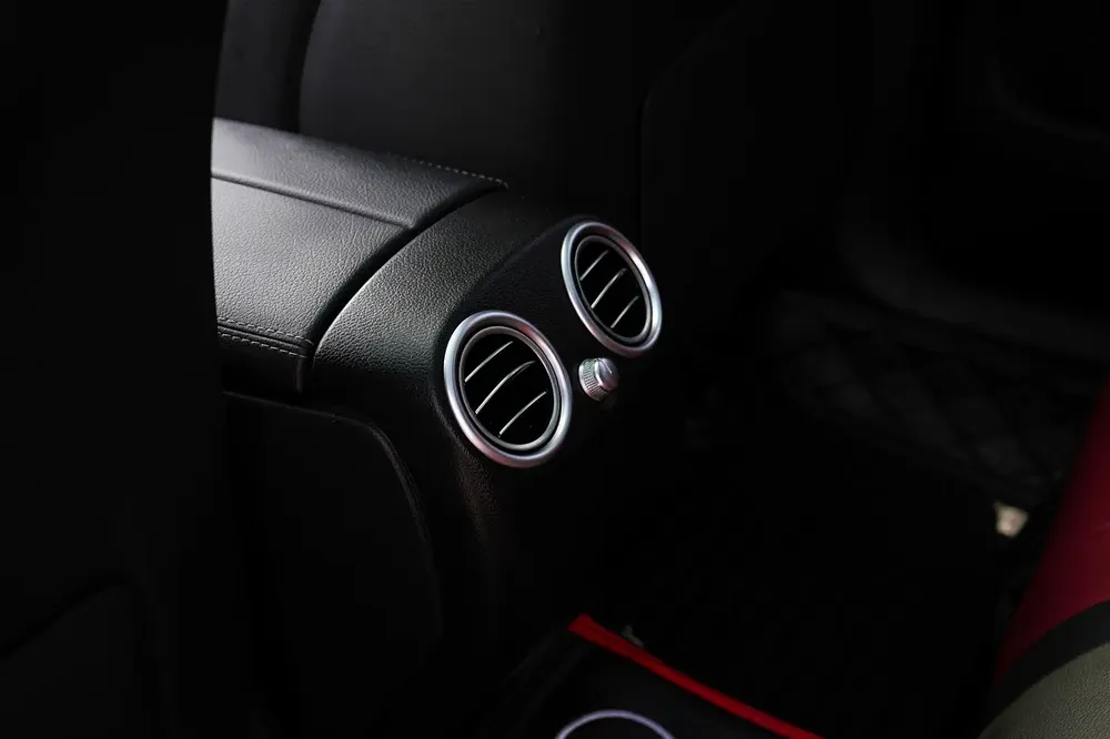 Mercedes-Benz GLC 300 4MATIC 2020 - American Specs - Image 14