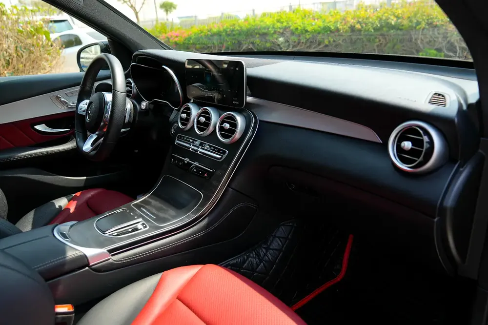 Mercedes-Benz GLC 300 4MATIC 2020 - American Specs - Image 9