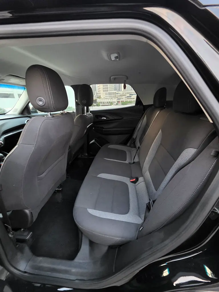 Low mileage very clean car ready to drive - Image 4