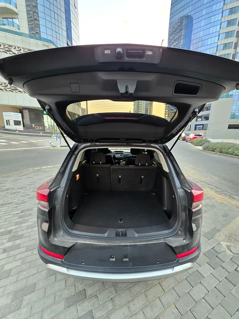 Low mileage very clean car ready to drive - Image 6