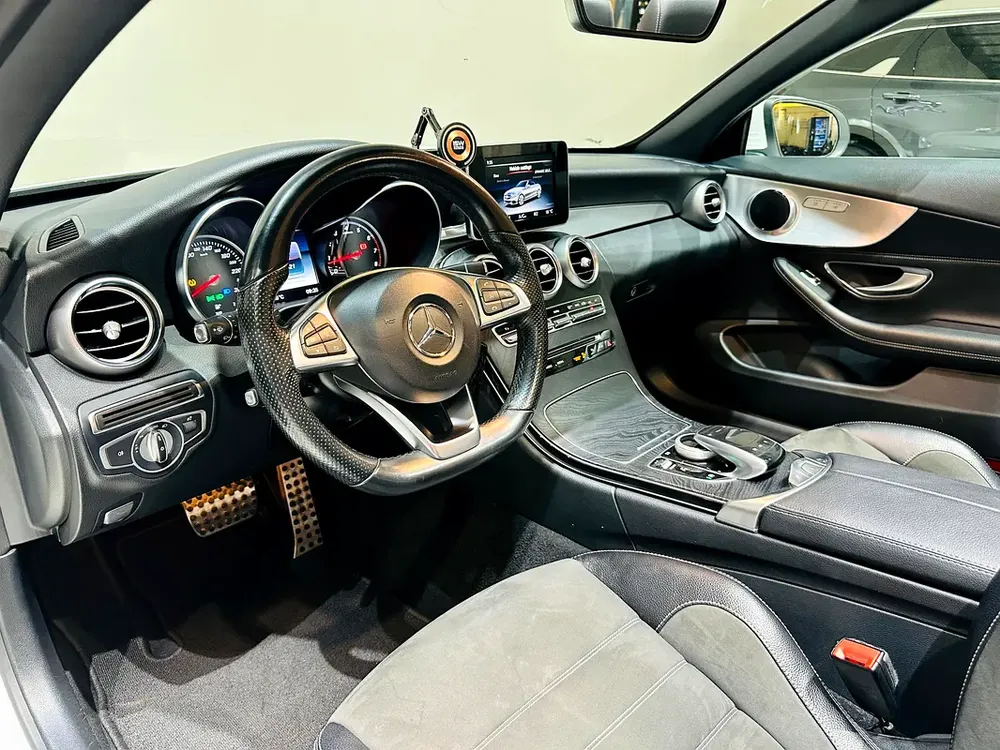 Mercedes-Benz C-Class C200 2018 - European Specs - Well Maintained - Image 10