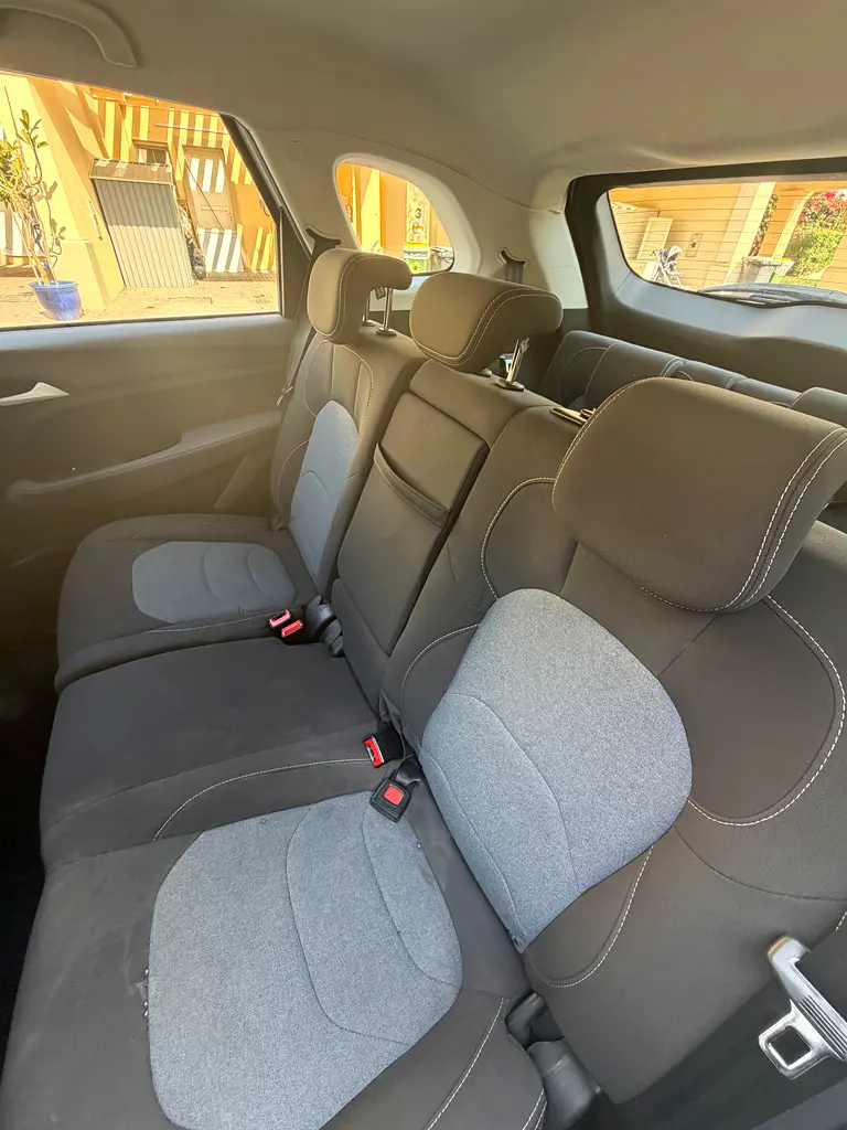 Gcc Specs, 7 Seats, Original Paint - Image 10