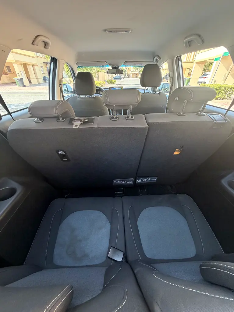 Gcc Specs, 7 Seats, Original Paint - Image 11