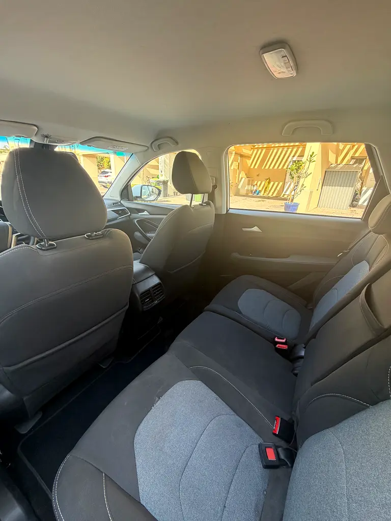 Gcc Specs, 7 Seats, Original Paint - Image 8