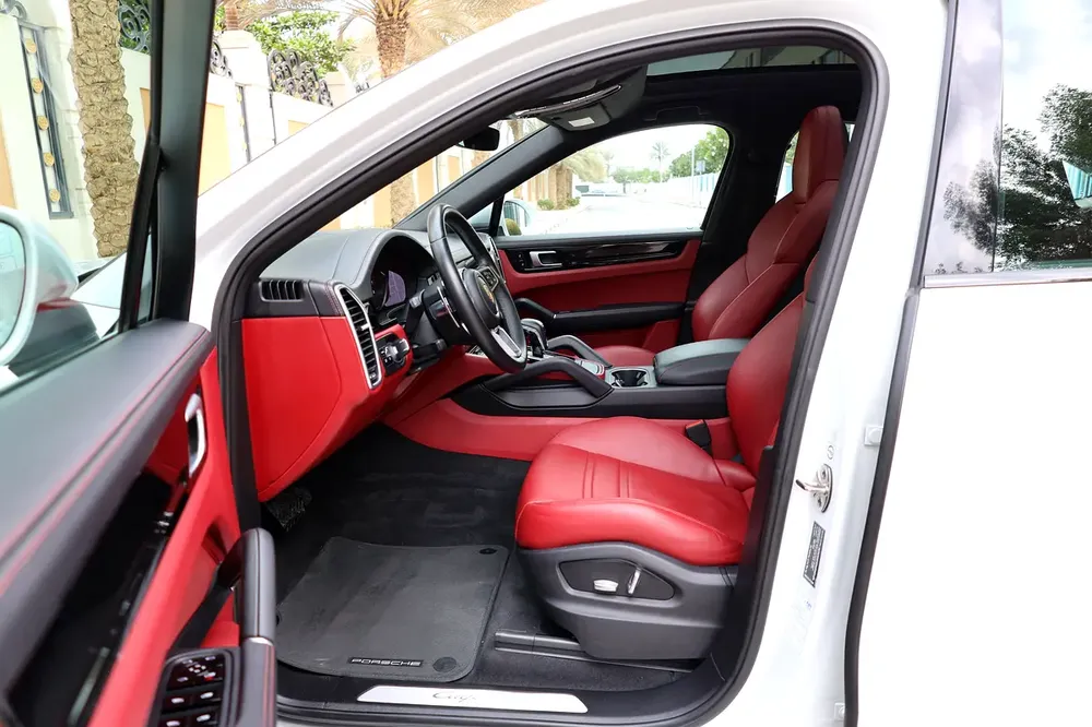 2020 Porsche Cayenne Coupe GCC Specs - Excellent Condition under Porsche warranty - Image 11