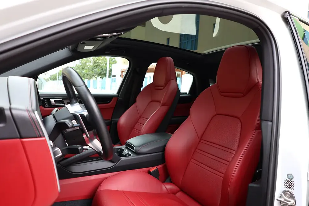2020 Porsche Cayenne Coupe GCC Specs - Excellent Condition under Porsche warranty - Image 12