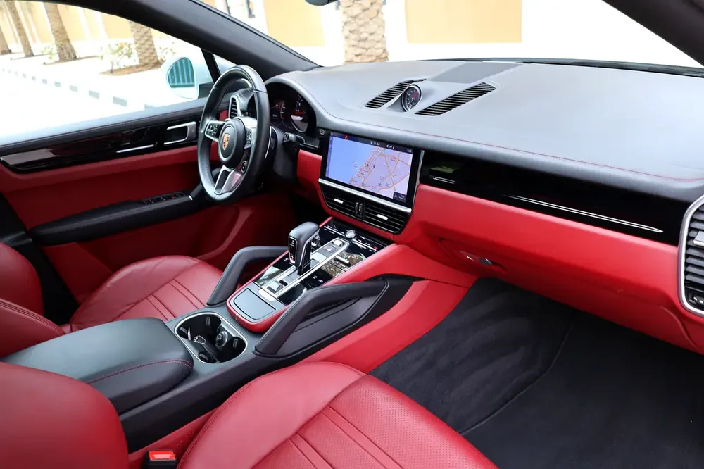 2020 Porsche Cayenne Coupe GCC Specs - Excellent Condition under Porsche warranty - Image 14